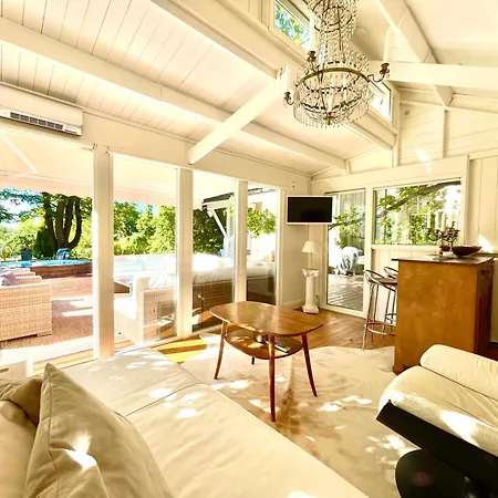 Villa Nummela Resort *